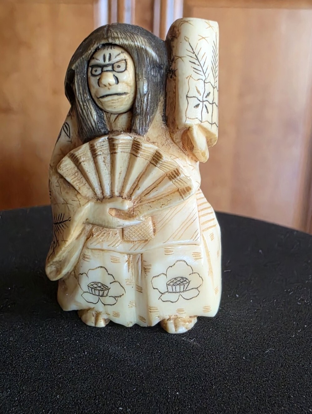 Netsuke Hand-Carved Japanese Geisha with Fan Figurine - EUC Collectible RARE